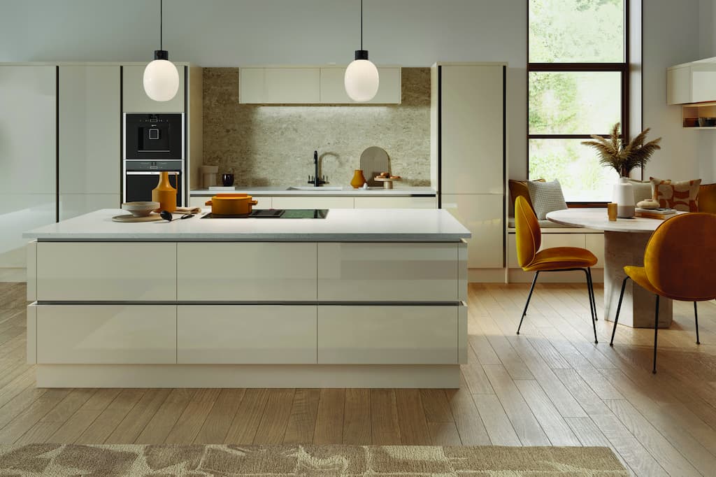 New kitchen - bella high-gloss cream inrail venice